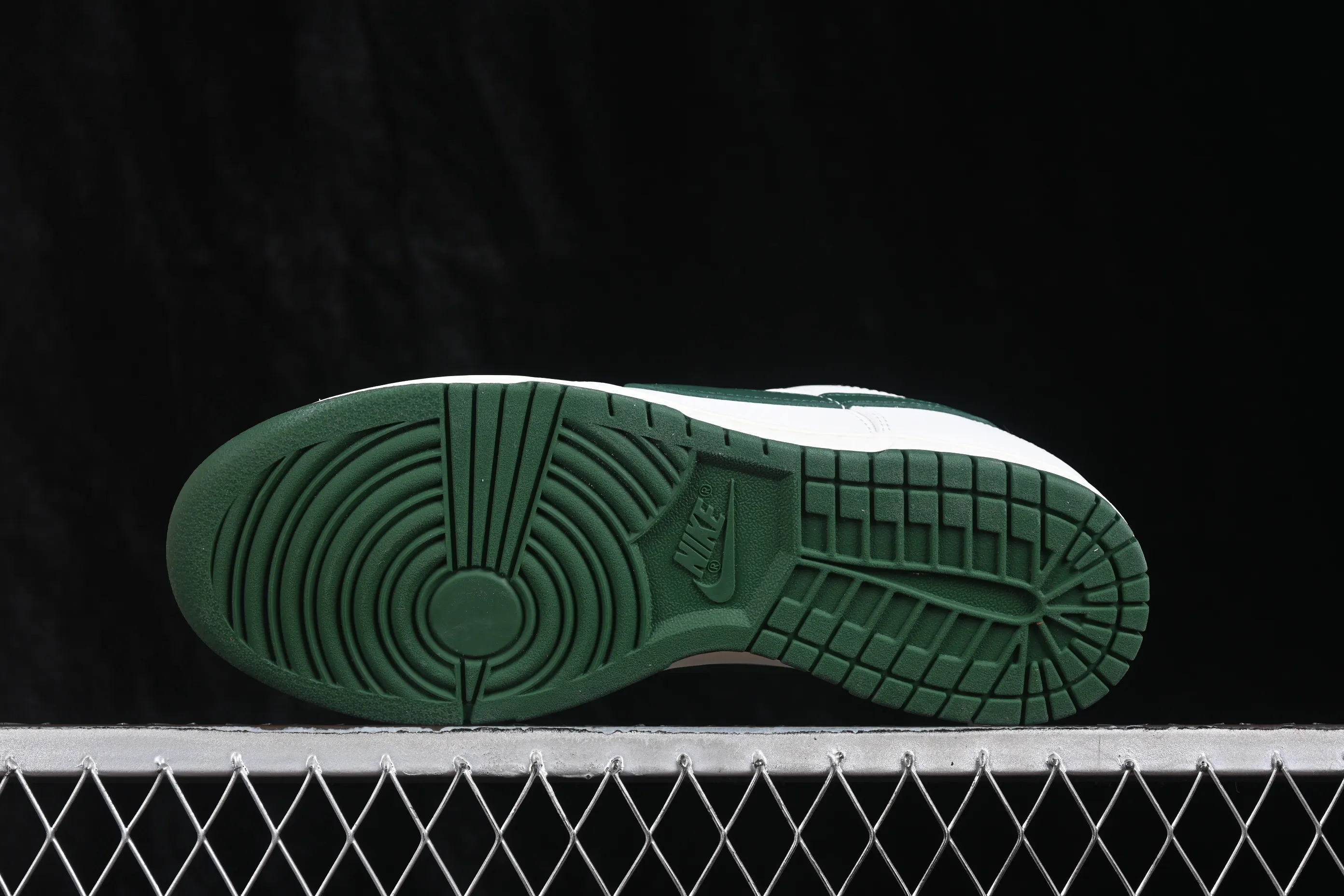 All categories Nk SB Dunk series Nk SB Dunk Low low-top sneakers Nike SB Dunk Low white green low-top casual sneakers HF5441-115
